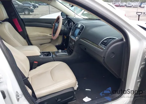 2016 Chrysler 300C z USA, uszkodzony, nr VIN 2C3CCAEG1GH190417